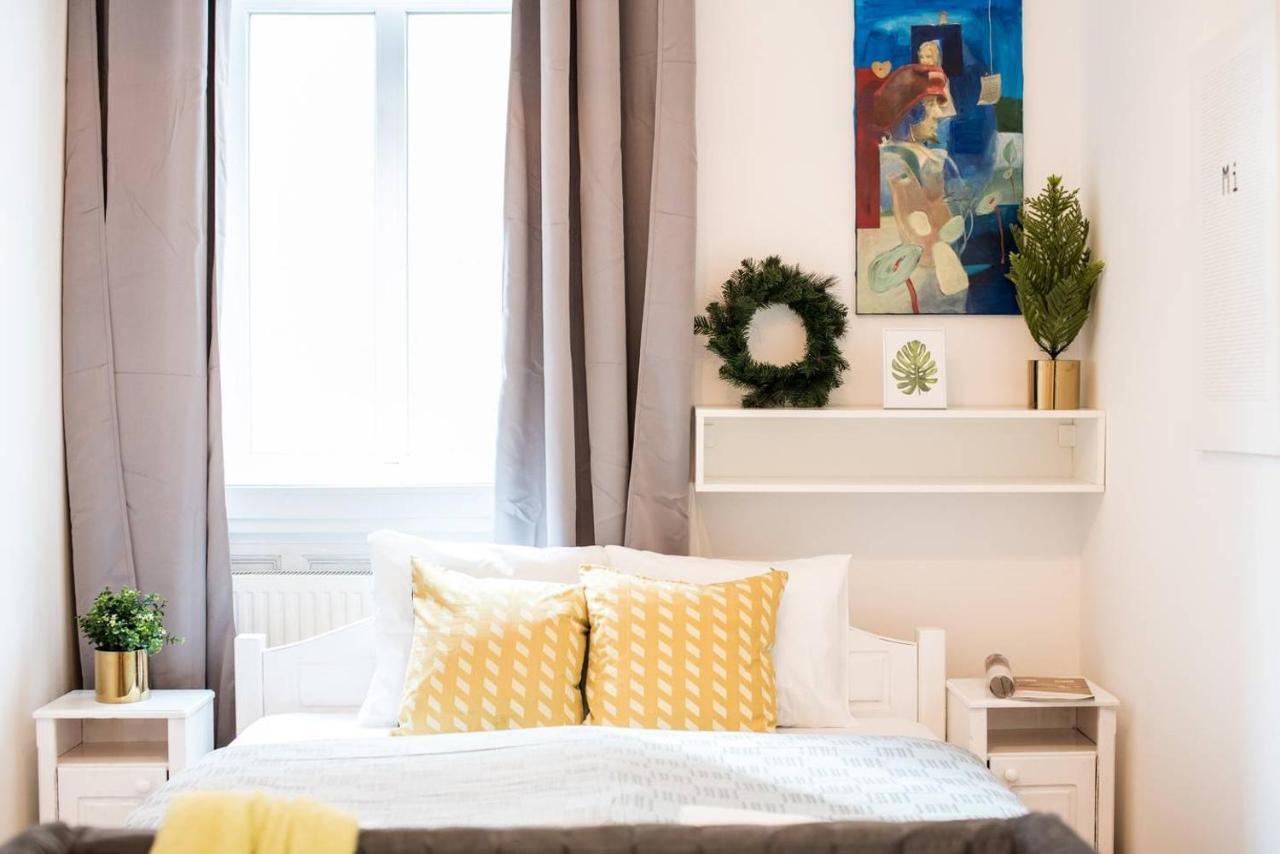 Cosy And Central Apartment With 4 Bedrooms And A/C Boedapest Buitenkant foto