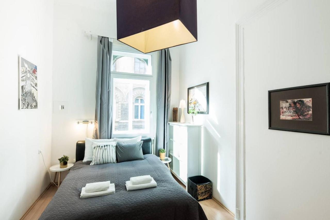 Cosy And Central Apartment With 4 Bedrooms And A/C Boedapest Buitenkant foto