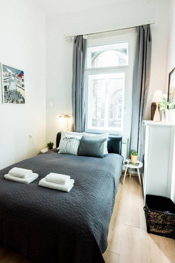 Cosy And Central Apartment With 4 Bedrooms And A/C Boedapest Buitenkant foto
