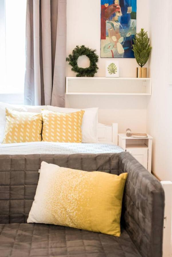 Cosy And Central Apartment With 4 Bedrooms And A/C Boedapest Buitenkant foto