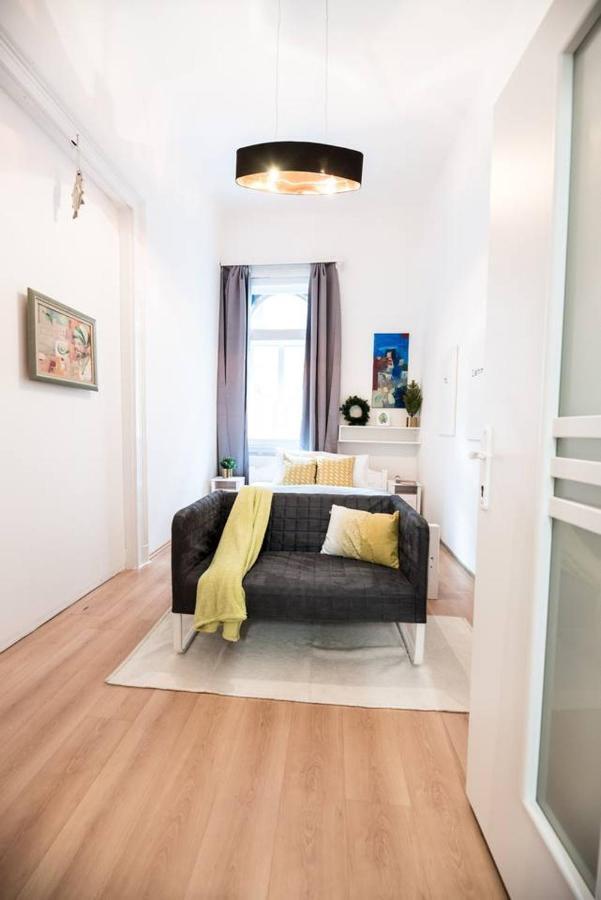 Cosy And Central Apartment With 4 Bedrooms And A/C Boedapest Buitenkant foto