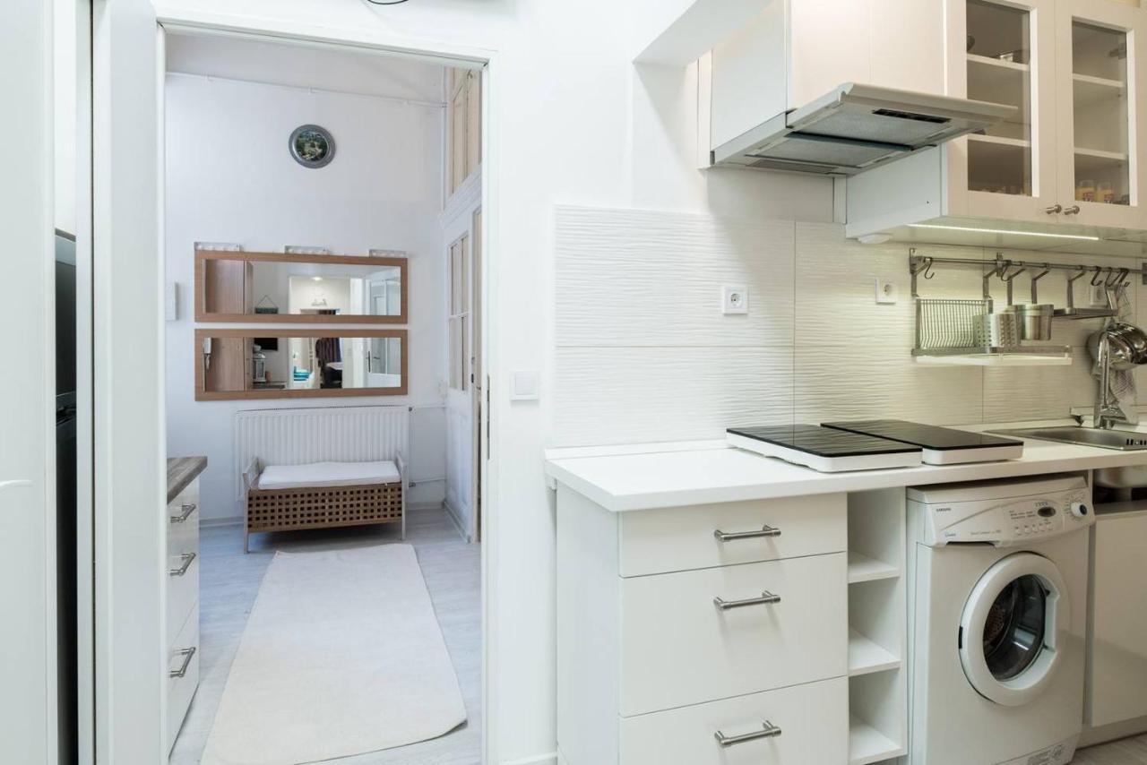 Cosy And Central Apartment With 4 Bedrooms And A/C Boedapest Buitenkant foto