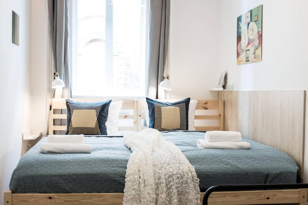 Cosy And Central Apartment With 4 Bedrooms And A/C Boedapest Buitenkant foto
