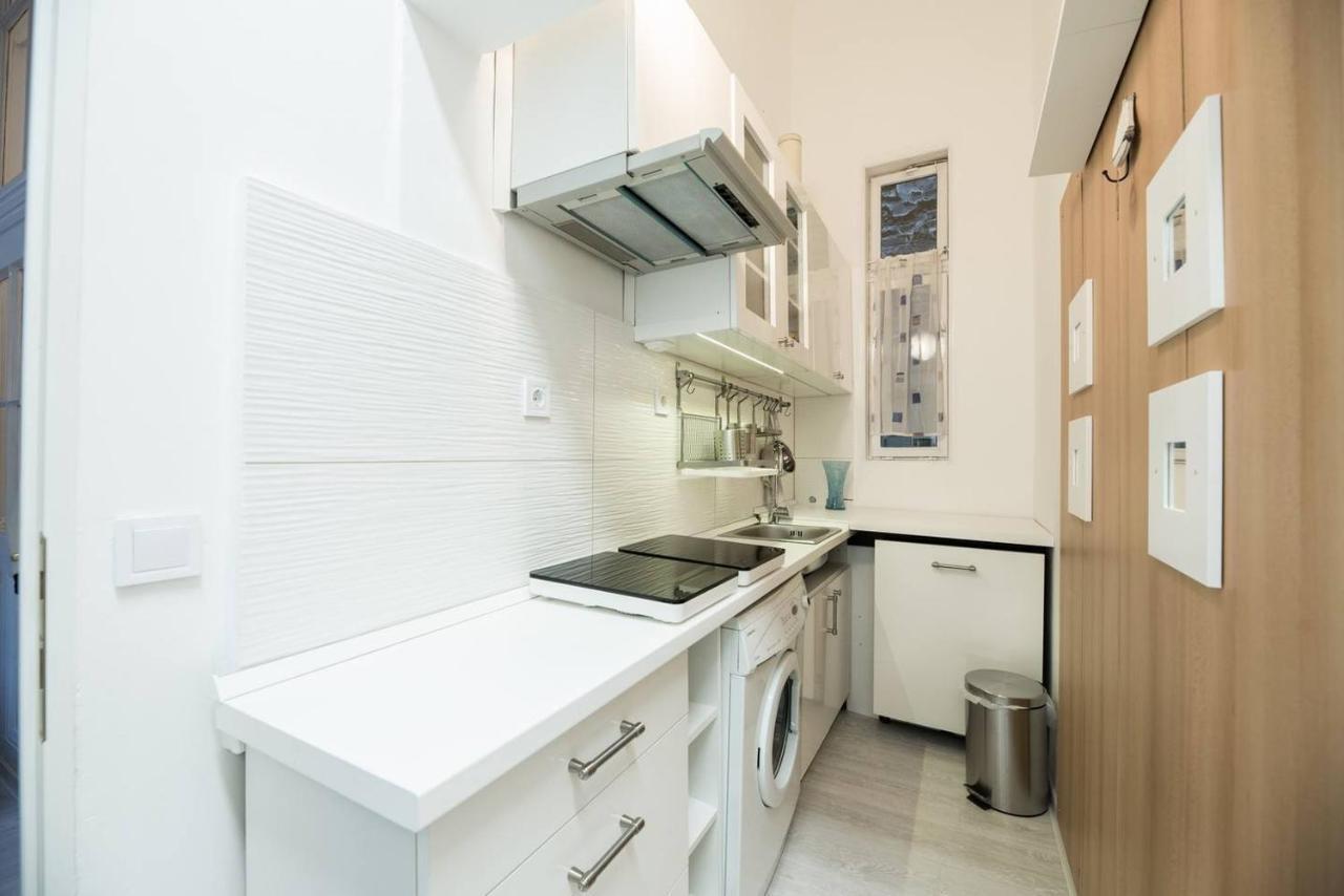 Cosy And Central Apartment With 4 Bedrooms And A/C Boedapest Buitenkant foto
