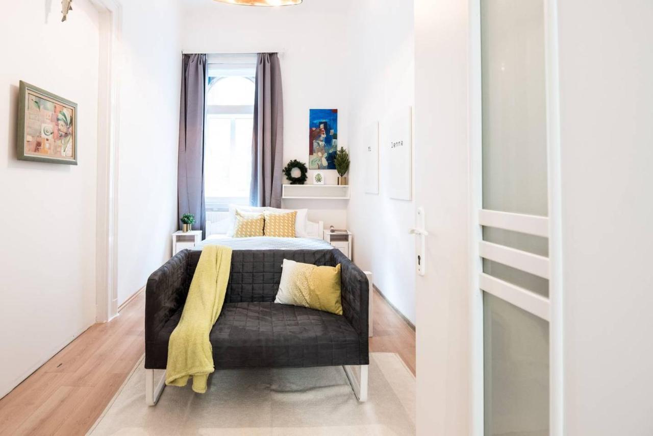 Cosy And Central Apartment With 4 Bedrooms And A/C Boedapest Buitenkant foto