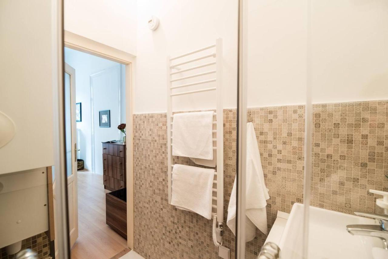 Cosy And Central Apartment With 4 Bedrooms And A/C Boedapest Buitenkant foto