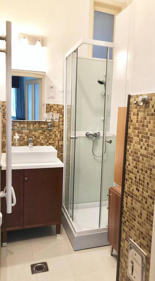 Cosy And Central Apartment With 4 Bedrooms And A/C Boedapest Buitenkant foto