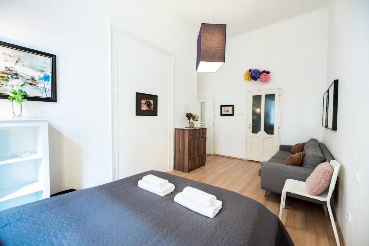 Cosy And Central Apartment With 4 Bedrooms And A/C Boedapest Buitenkant foto