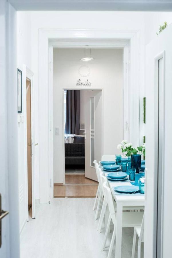 Cosy And Central Apartment With 4 Bedrooms And A/C Boedapest Buitenkant foto