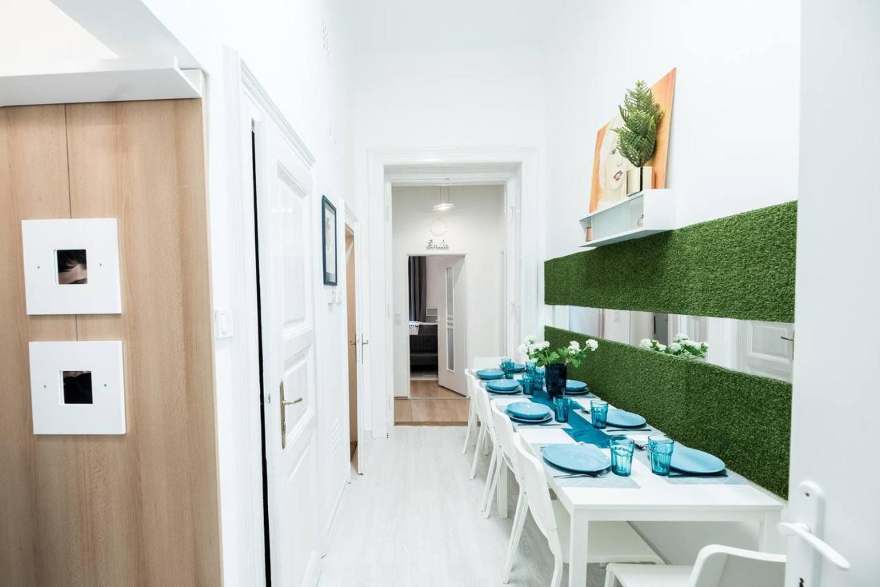 Cosy And Central Apartment With 4 Bedrooms And A/C Boedapest Buitenkant foto