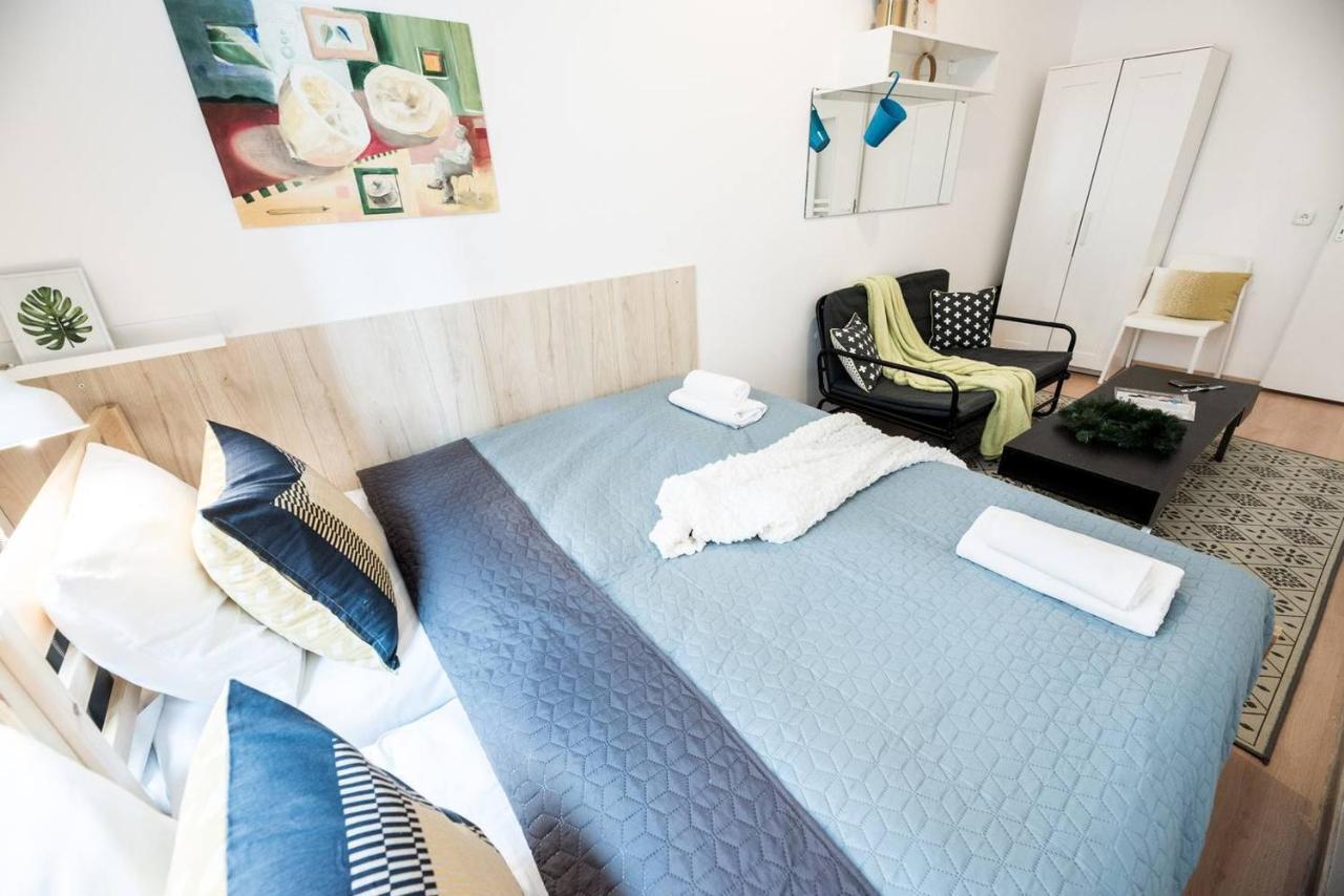 Cosy And Central Apartment With 4 Bedrooms And A/C Boedapest Buitenkant foto